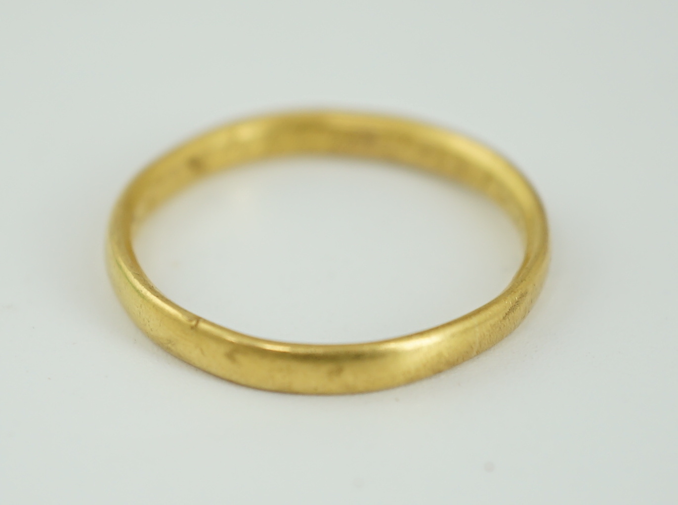 An early 18th century gold posy ring
